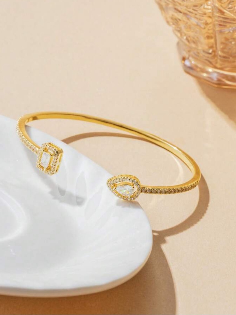 Gold Toned Women's Bracelet Set stack jewelry Elegant Stack 4pc bangle - Picture 2 of 4